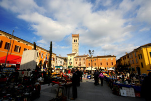 Mercatino in piazza
