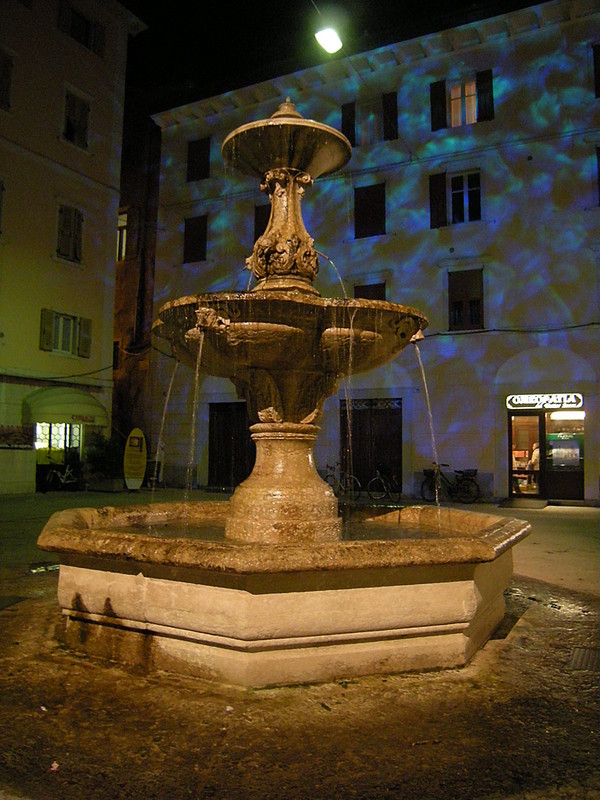 ''Rovereto, Piazza delle Erbe e la fontana'' - Rovereto