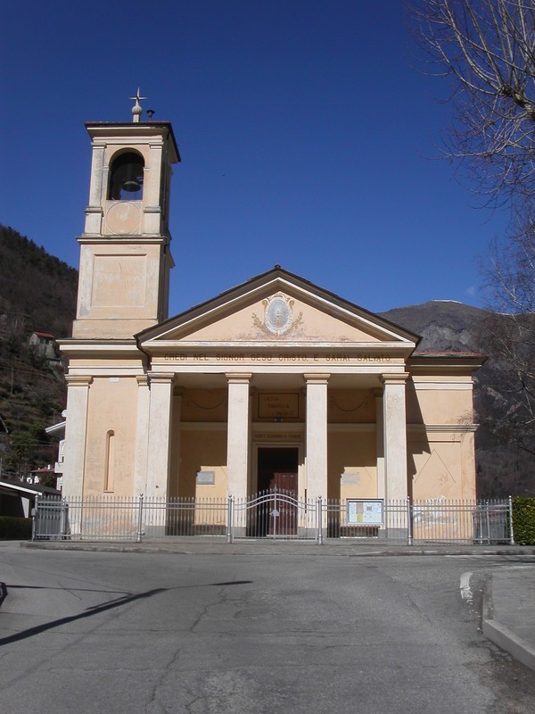 ''Pomaretto, la piazza davanti al tempio valdese'' - Pomaretto