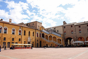 Piazza del Municipio a Ferrara