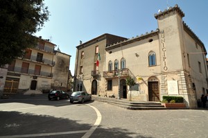 Il municipio in… piazza