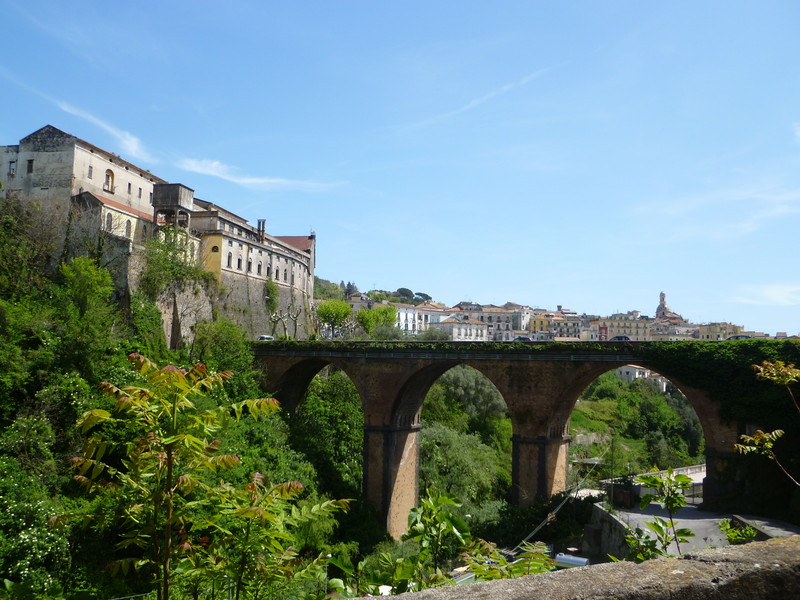 ''uno dei primi sostegni della statale amalfitana'' - Vietri sul Mare