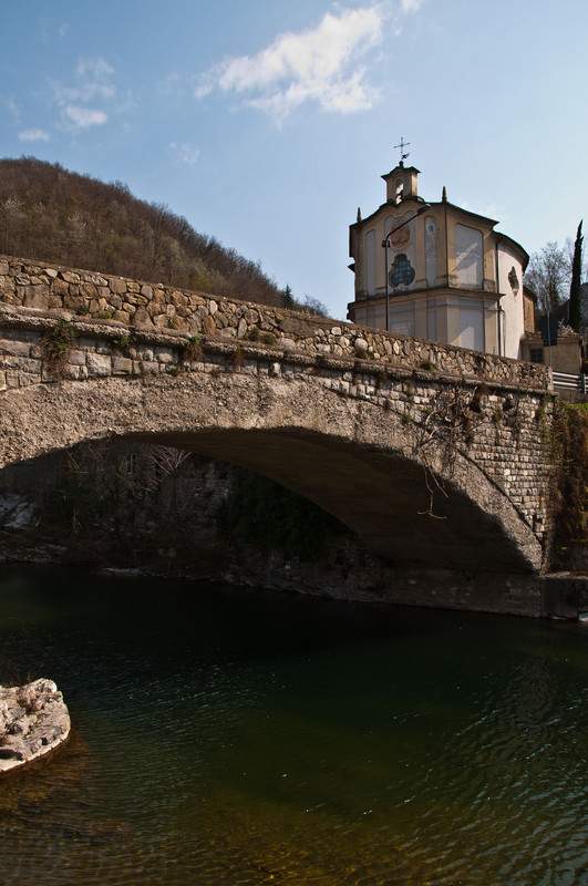 ''Il ponte sotto la chiesa'' - Vessalico
