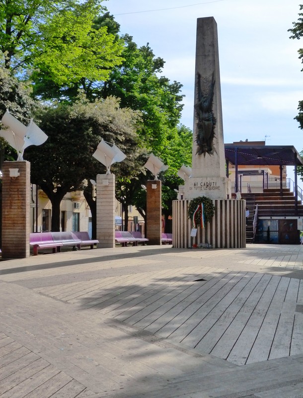 ''Piazza dei Caduti in guerra'' - Cisterna di Latina