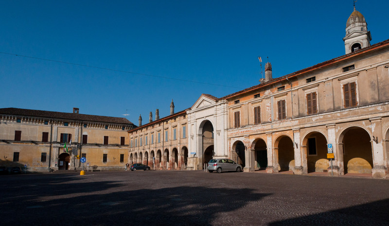 ''Piazza Matteotti'' - Isola Dovarese