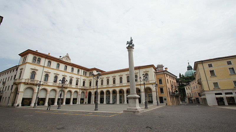 ''Pz. della Liberta’'' - Arzignano