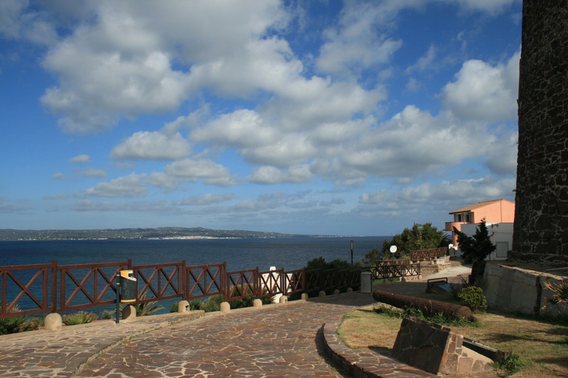 ''Piazza dell’Ordine di San Maurizio e San Lazzaro con vista'' - Calasetta