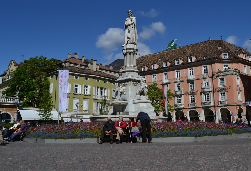 ''Al centro della piazza'' - Bolzano