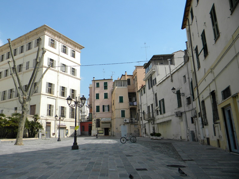 ''PIAZZA  MUCCIOLI'' - Sanremo