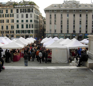 Piazza Matteotti e i bianchi fantasmi