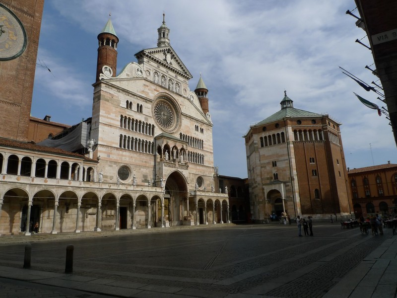 ''L’altro lato della piazza'' - Cremona