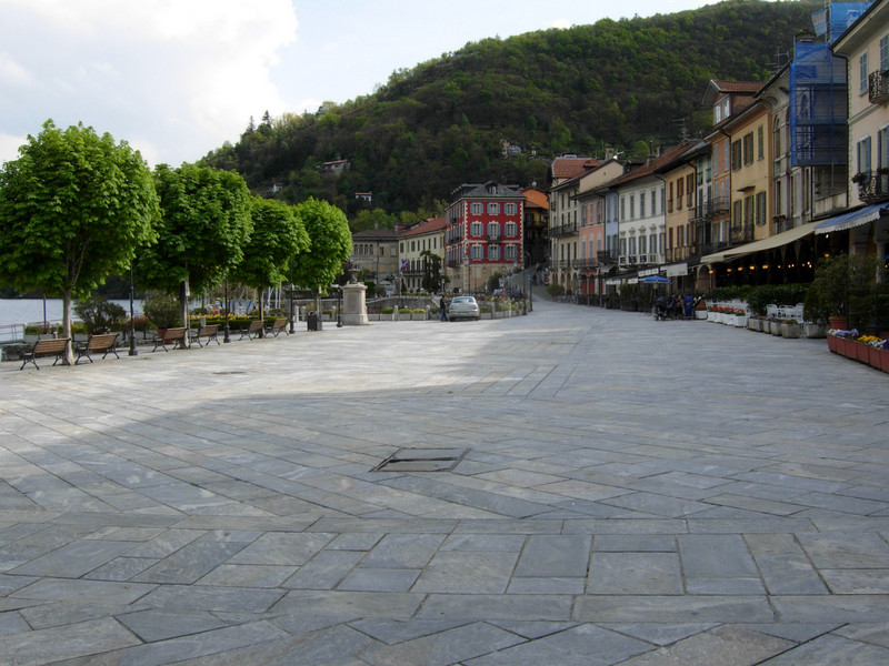 ''Piazza dell’imbarcadero'' - Cannobio