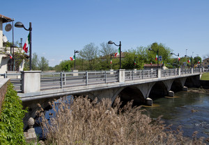 Tricolori sul Ponte della Vittoria