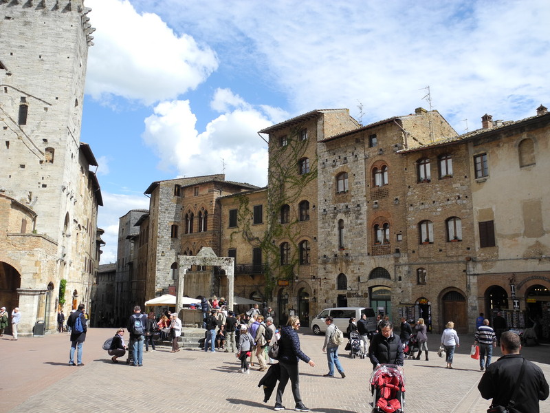 ''piazza della cisterna'' - San Gimignano