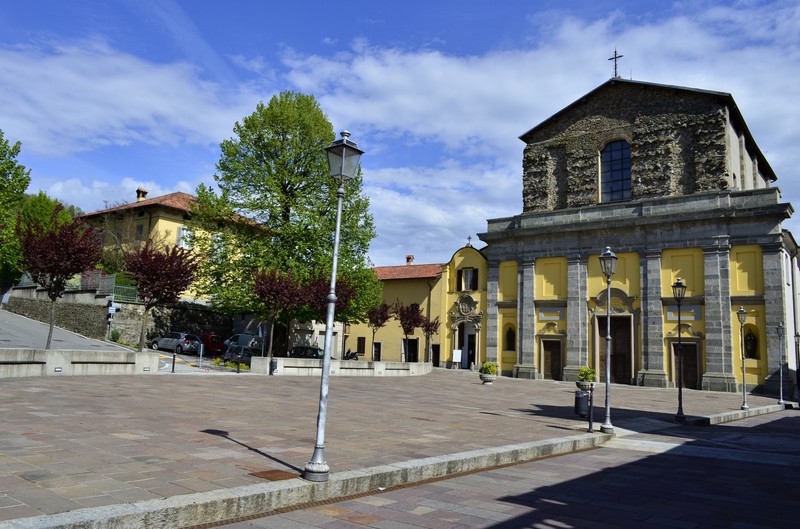 ''la piazza…..'' - Santa Maria Hoè