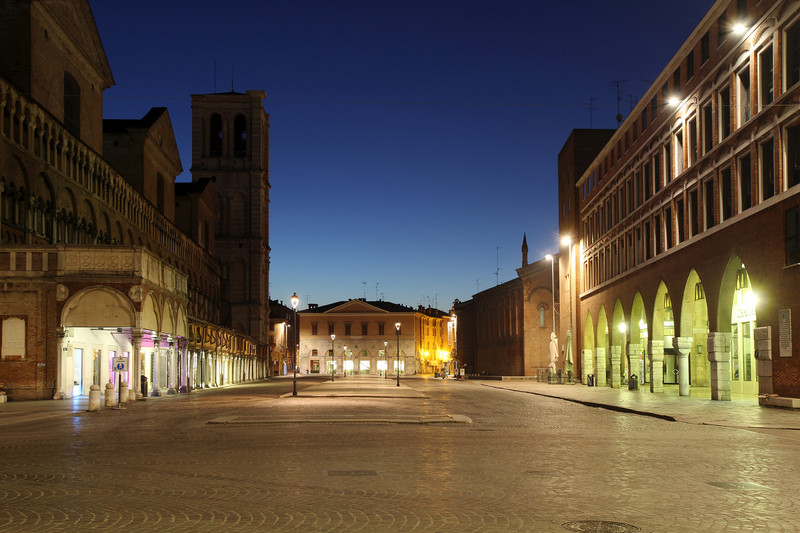 ''Piazza Trento e Trieste in blu'' - Ferrara