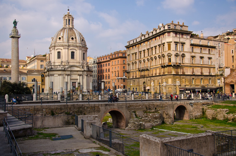 ''attraversando i mercati traianei'' - Roma
