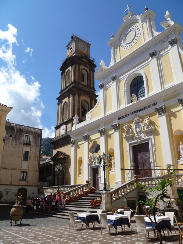 ''Piazza Santa Trofimena in fiore'' - Minori