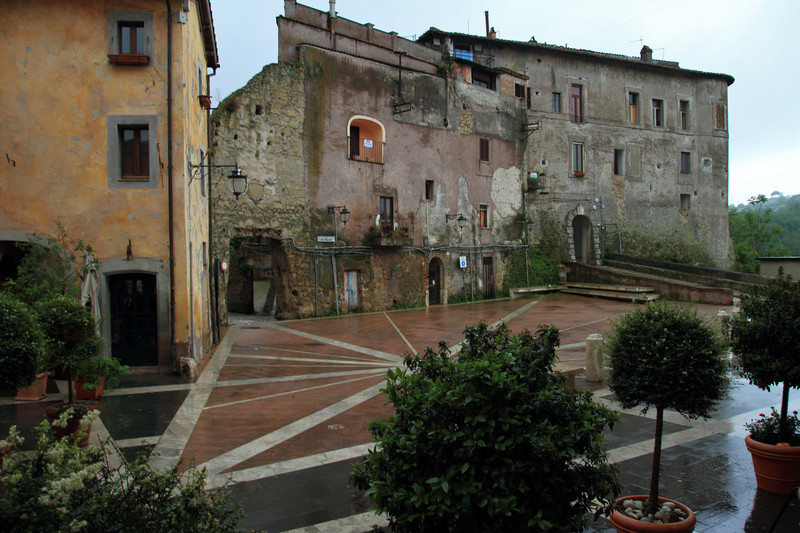''Potrà piovere, sulla terra, sulla strada, sulle cose, ma non sul tuo sorriso'' - Capena