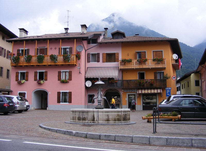''Piazza Claudio Fachin'' - Ampezzo