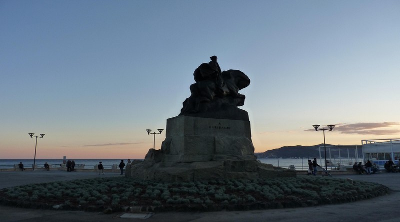 ''piazza eroe dei due mondi'' - Savona