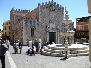 Bellissima piazza Taormina