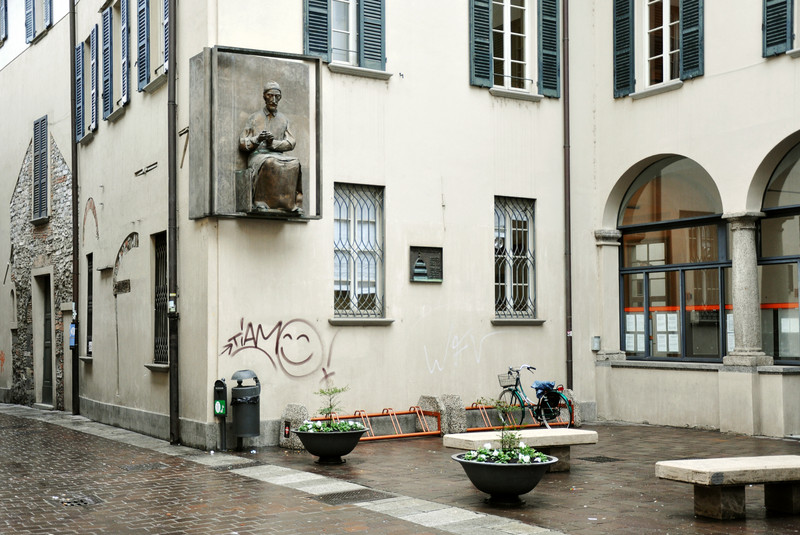 ''Ti amo… piccola piazzetta!'' - Como