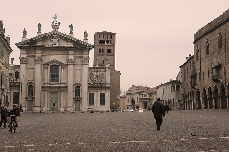 ''piazza sordelli 2 gennaio 2012'' - Mantova