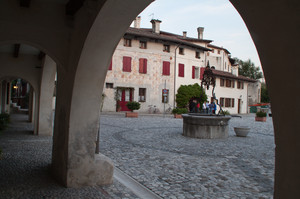 Valvasone, Piazza del Castello
