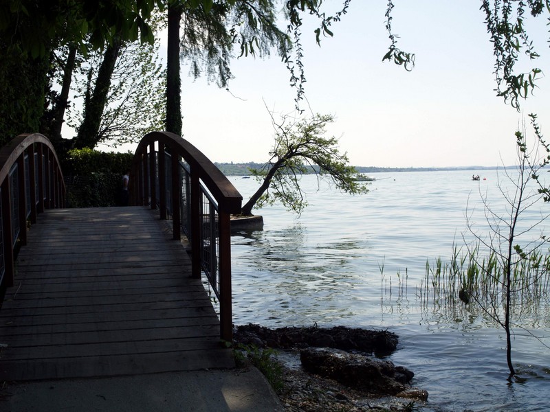 ''Lunga la passeggiata del  “lungolago”'' - Lazise