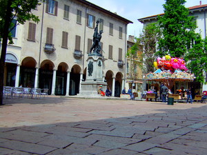Varese piazza del Podestà