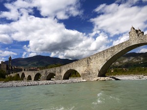 Nuvole sul ponte gobbo…..