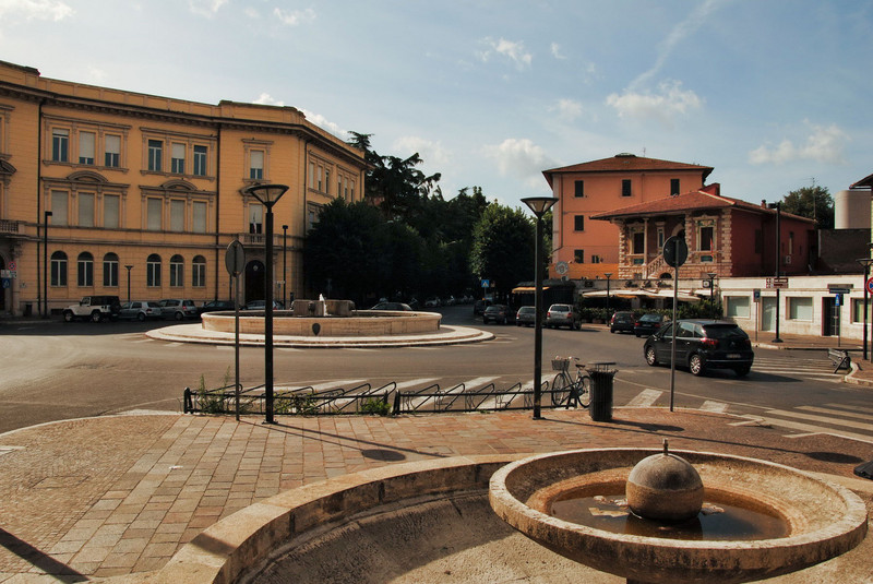 ''uscendo dalla posta..'' - Grosseto