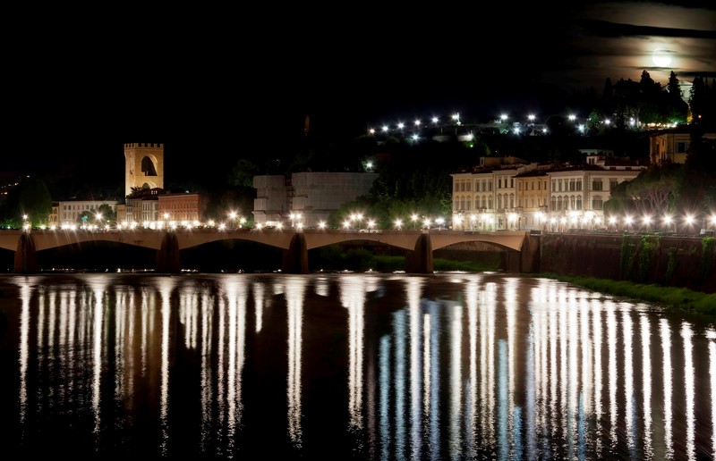 ''‘Grazie’  alla luna'' - Firenze