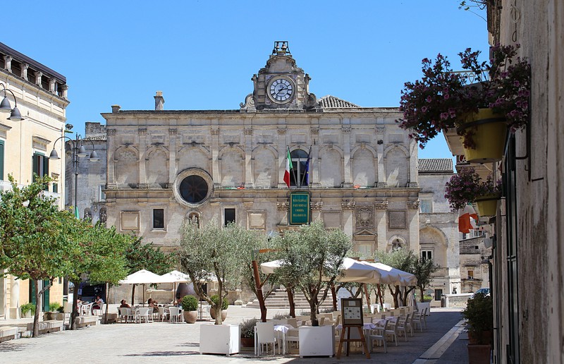''In fondo alla piazza, Palazzo Lanfranchi'' - Matera