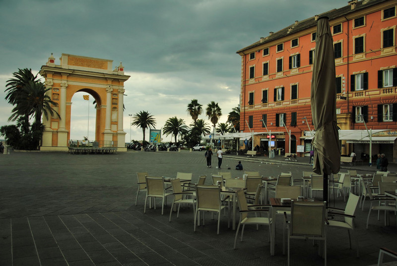 ''l’arco in piazza'' - Finale Ligure