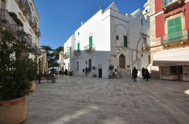 ''attraverso piazza Vittorio Emanuele per andare al parco'' - Locorotondo