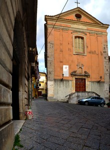 Una piccola piazza per una grande chiesa  ! – Piazza Cristo – Venafro