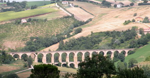 che dire…aspetto il treno anch’io ?