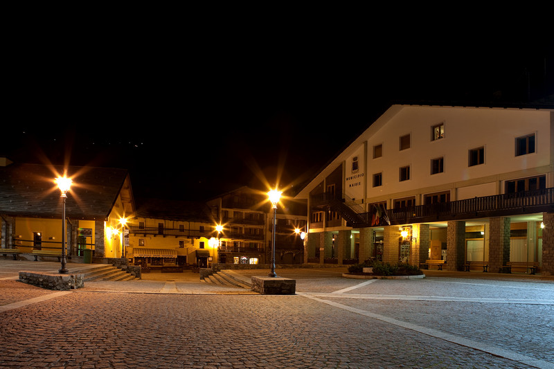 ''La piazzetta del paese'' - Cogne