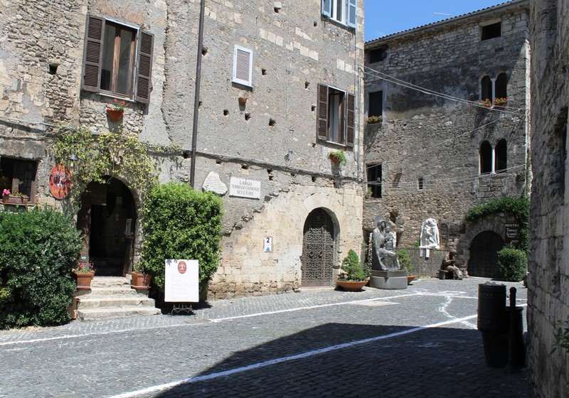 ''Le sculture di Tommaso vicino al museo!'' - Anagni