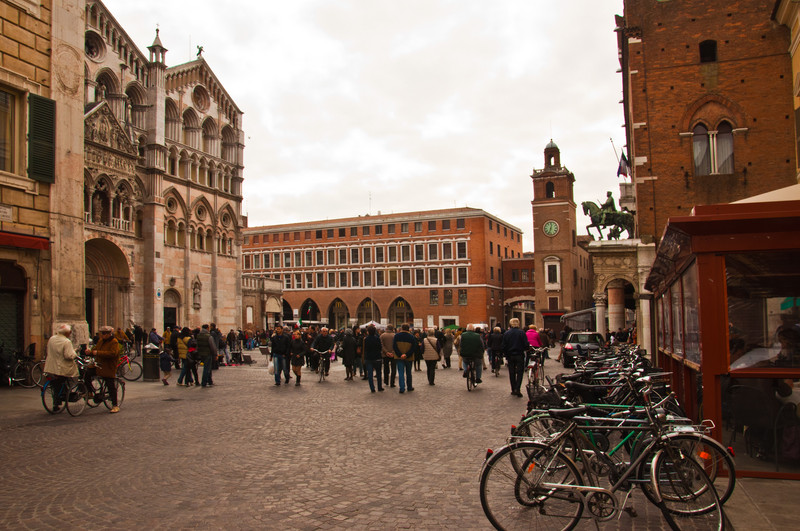 ''Piazza della Cattedrale dopo la messa'' - Ferrara