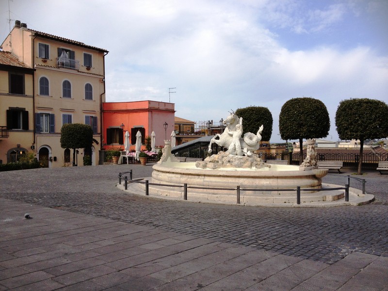 ''Piazza San Barnaba di spalle!!!'' - Marino