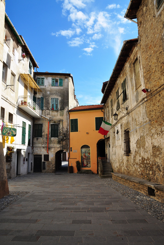 ''Una piazza del passato con porta dipinta'' - Vallecrosia