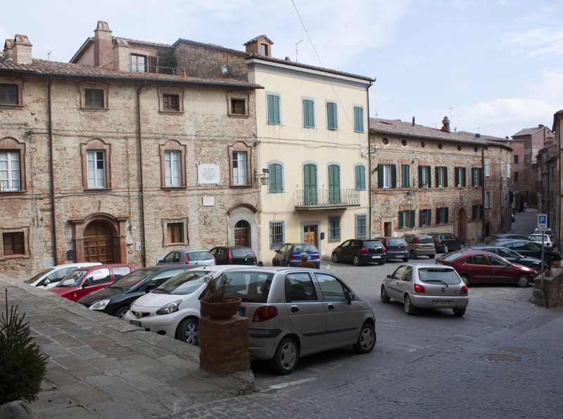 ''Piazza Bilancini…..o parcheggio???'' - Monteleone d'Orvieto