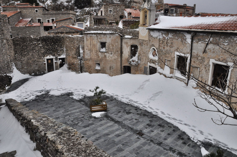 ''dall’alto'' - Castelvecchio di Rocca Barbena