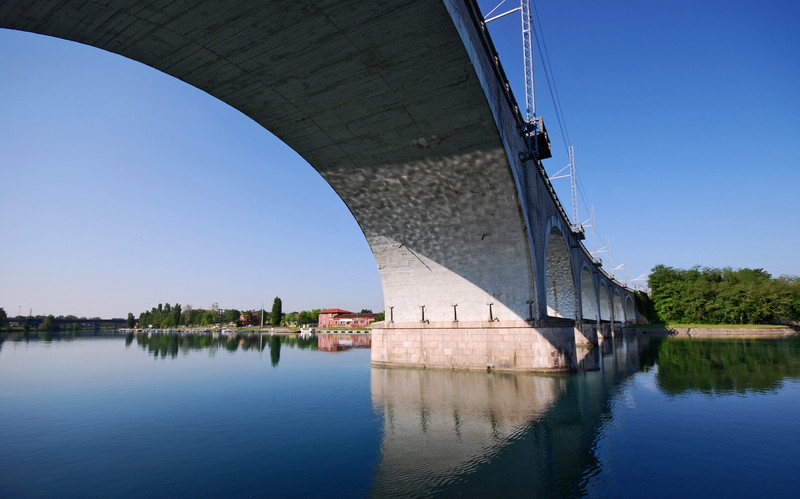 ''Il protagonista in blu'' - Peschiera del Garda