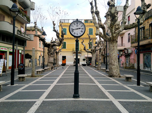 …la piazza con l’orologio…