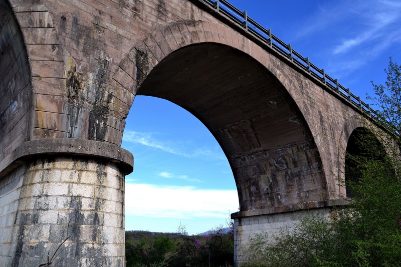 ''Ponte su Rio Chiaro, affluente del Volturno, nel territorio di Colli a Volturno'' - Colli a Volturno
