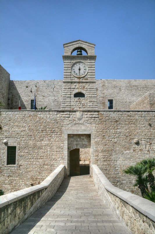 ''Accesso al Castello'' - Trani